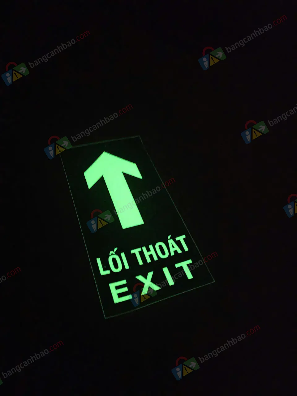 Decal Dạ Quang Mũi Tên Thoát Hiểm – Giải Pháp An Toàn Khi Mất Điện, Cháy Nổ